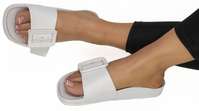 BIAŁE KLAPKI Z KLAMRĄ PROFILOWANE URIEL 2