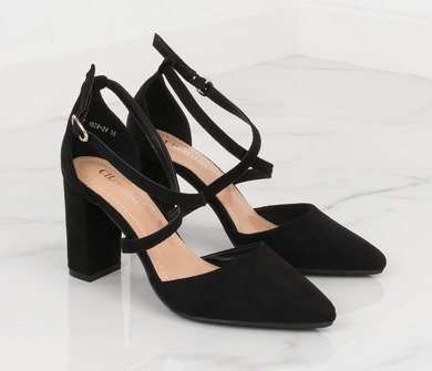 CZARNE ZAMSZOWE CZÓŁENKA NA SŁUPKU W SZPIC OLIMPIA