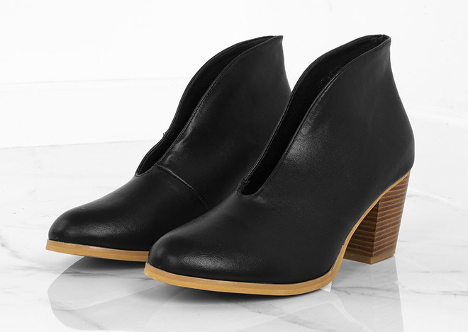 CZARNE SKÓRZANE BOTKI Z WYCIĘCIEM GRACES 2