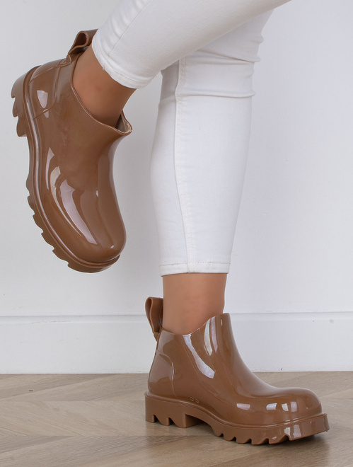 BEŻOWE DAMSKIE KRÓTKIE KALOSZE LAKIEROWANE WINSLOW