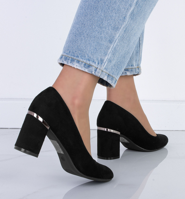 CZARNE KLASYCZNE CZÓŁENKA ZAMSZOWE NA SŁUPKU LUKA 6