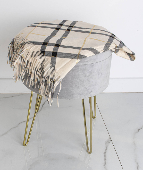 SZAL W KRATĘ ZE ZŁOTĄ NITKĄ CHUSTA Z FRĘDZLAMI