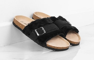 CZARNE KLAPKI NA KORKU Z KLAMRĄ SOFIE