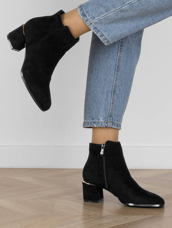 CZARNE BOTKI ZAMSZOWE NA SŁUPKU ZAMEK ZŁOTE ELEMENTY AVERY