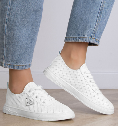 BIAŁE TRAMPKI DAMSKIE AŻUROWE SZNUROWANE