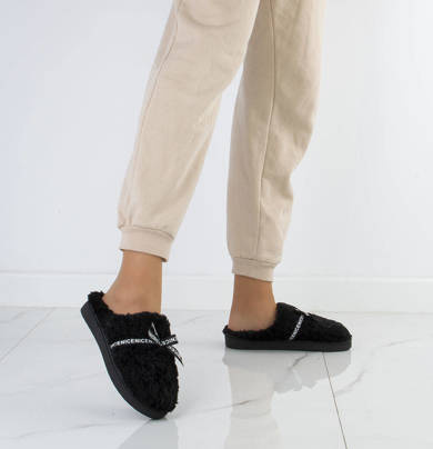 CZARNE OCIEPLANE KAPCIE KLAPKI