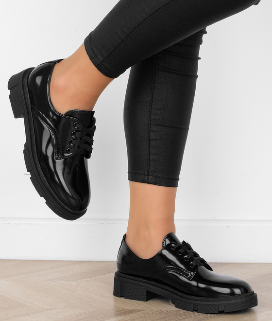 CZARNE MOKASYNY SZNUROWANE LAKIEROWANE PÓŁBUTY ROBIN