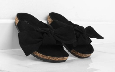 CZARNE DZIECIĘCE KLAPKI NA KORKU Z KOKARDĄ MINNI