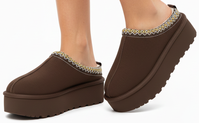 DAMSKIE BRĄZOWE KAPCIE OCIEPLANE PLATFORMA WSUWANE CLOUD 4