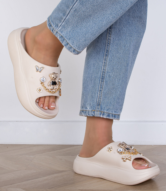 BEŻOWE LEKKIE KLAPKI SANDAŁY Z OZDOBAMI LIRIZA