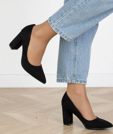 CZARNE ZAMSZOWE CZÓŁENKA NA SŁUPKU W SZPIC GLORIS