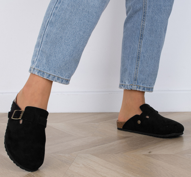 CZARNE KLAPKI Z KLAMRAMI ZAMSZOWE NA KORKU MOROKI 7