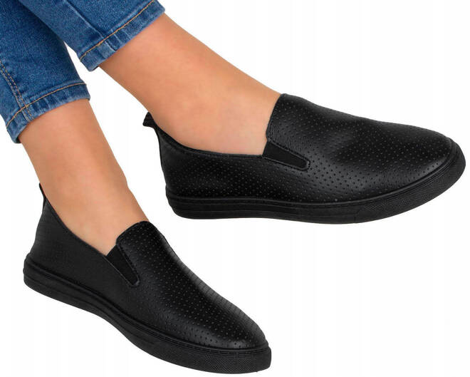 CZARNE TRAMPKI TENISÓWKI AŻUROWE SLIP ON  2